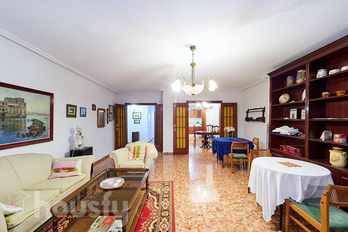 Classic Bedroom In The Center Of Alicante Exterior photo