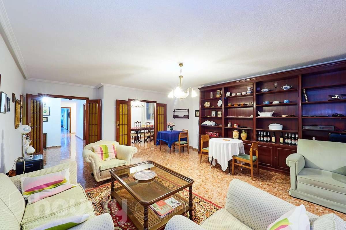 Classic Bedroom In The Center Of Alicante Exterior photo